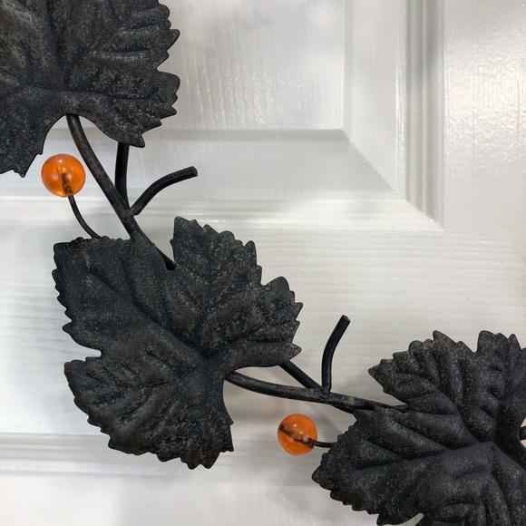 Halloween black with orange beads metal wreath - Picture 2 of 4